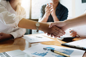 two businesspeople shaking hands signaling an agreement.